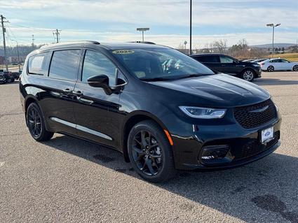 2026 Chrysler Pacifica Baraboo WI