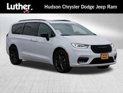 2026 Chrysler Pacifica Hudson WI