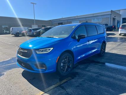 2026 Chrysler Pacifica Slinger WI