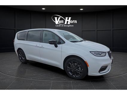 2026 Chrysler Pacifica North Stoughton WI