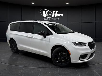 2026 Chrysler Pacifica Plymouth WI