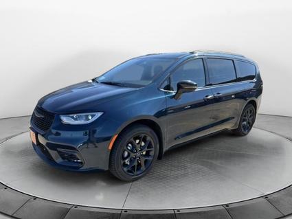 2025 Chrysler Pacifica Pierre SD