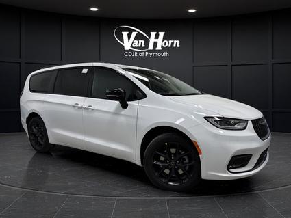 2026 Chrysler Pacifica Plymouth WI