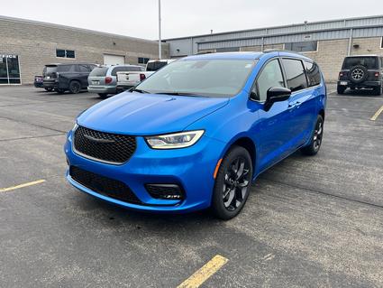 2026 Chrysler Pacifica Slinger WI