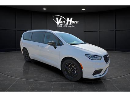 2026 Chrysler Pacifica North Stoughton WI
