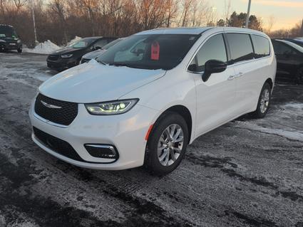2026 Chrysler Pacifica Slinger WI