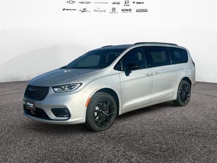 2026 Chrysler Pacifica Chamberlain SD