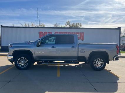 2024 Chevrolet Silverado Manchester IA