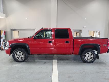 2006 GMC Sierra Manchester IA