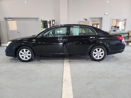 2006 Toyota Avalon Manchester IA