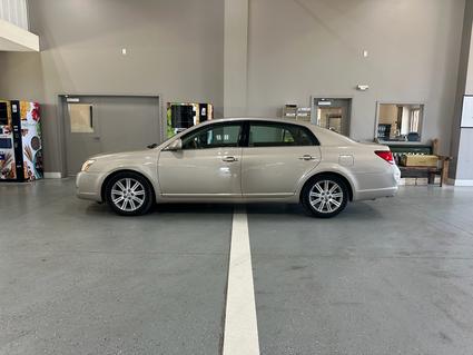 2006 Toyota Avalon Manchester IA