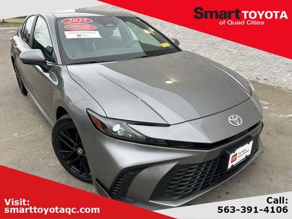 2025 Toyota Camry Hybrid Davenport IA