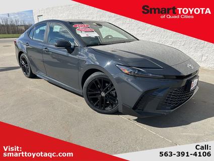 2025 Toyota Camry Hybrid Davenport IA