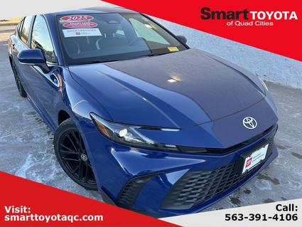 2025 Toyota Camry Hybrid Davenport IA