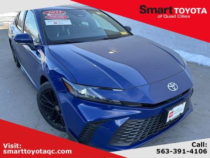 2025 Toyota Camry Hybrid Davenport IA
