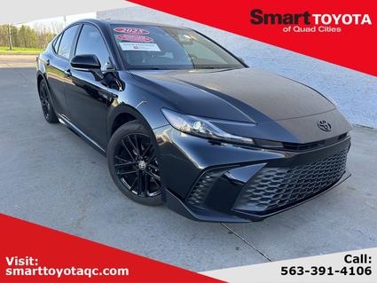 2025 Toyota Camry Hybrid Davenport IA