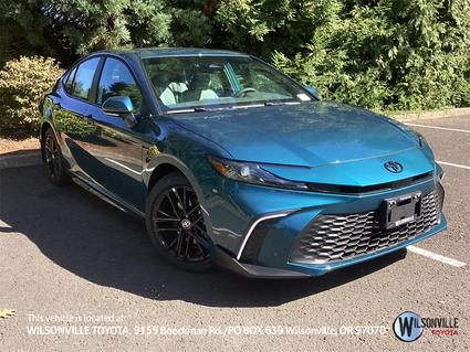 2025 Toyota Camry Hybrid Vero Beach FL