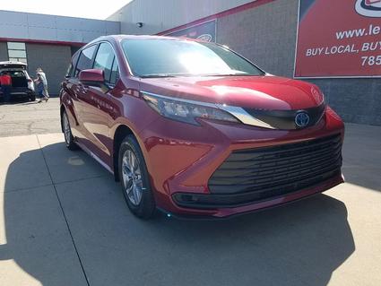 2025 Toyota Sienna Topeka KS