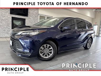 2022 Toyota Sienna Hernando MS