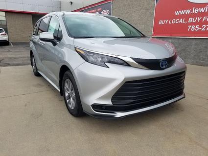 2025 Toyota Sienna Topeka KS