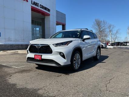 2026 Toyota Highlander Hybrid Brainerd MN