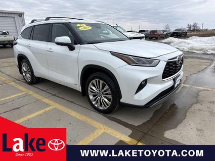 2025 Toyota Highlander Hybrid Devils Lake ND