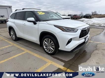 2025 Toyota Highlander Hybrid Devils Lake ND