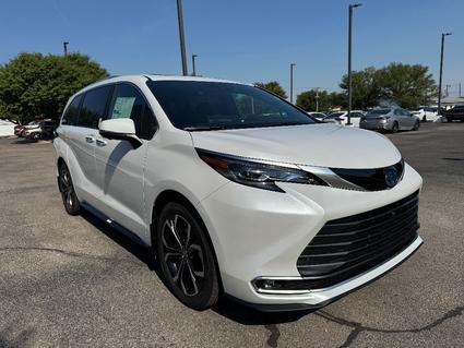 2025 Toyota Sienna Dodge City KS