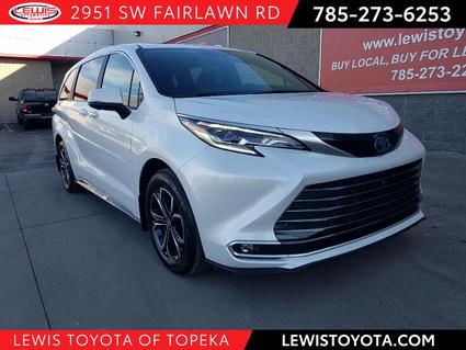 2025 Toyota Sienna Topeka KS