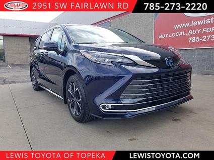 2025 Toyota Sienna Topeka KS