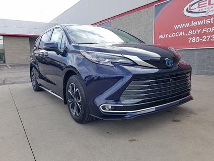 2025 Toyota Sienna Topeka KS