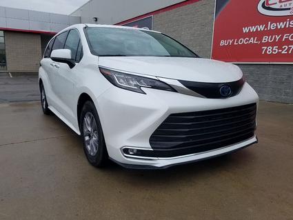 2023 Toyota Sienna Topeka KS
