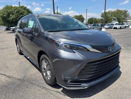 2025 Toyota Sienna Dodge City KS