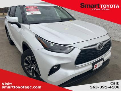 2025 Toyota Highlander Hybrid Davenport IA
