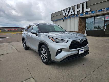 2023 Toyota Highlander Hybrid Devil's Lake ND