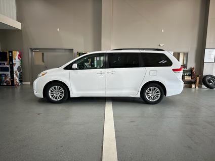 2011 Toyota Sienna Manchester IA
