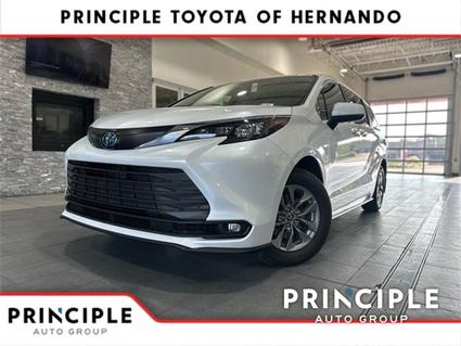 2025 Toyota Sienna Hernando MS