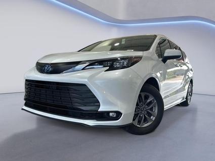 2025 Toyota Sienna Hernando MS