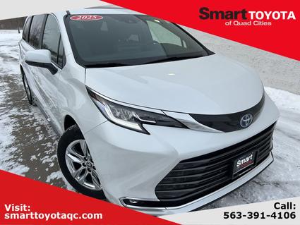 2025 Toyota Sienna Davenport IA