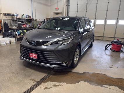 2025 Toyota Sienna Dickinson ND