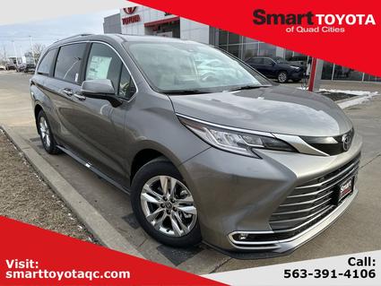 2026 Toyota Sienna Davenport IA