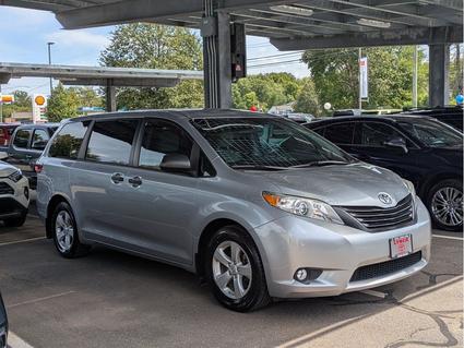2017 Toyota Sienna Manchester CT