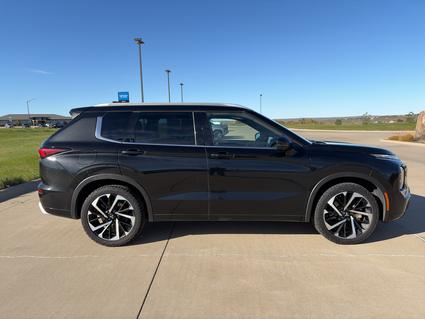 2022 Mitsubishi Outlander Pierre SD