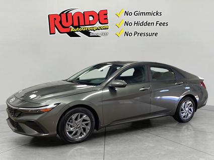 2024 Hyundai Elantra Hazel Green WI
