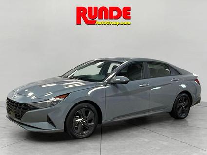2022 Hyundai Elantra Hazel Green WI