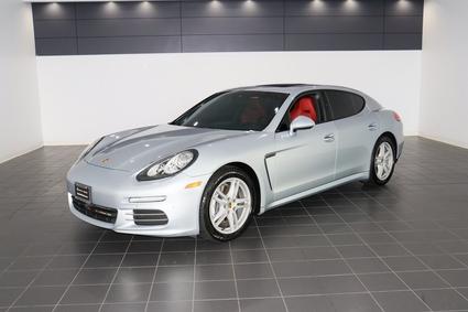 2016 Porsche Panamera  