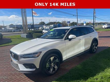 2025 Volvo V60 Cross Country Toledo OH