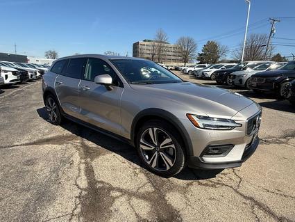 2026 Volvo V60 Cross Country Lisle IL
