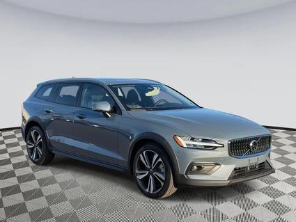 2023 Volvo V60 Cross Country Chantilly VA